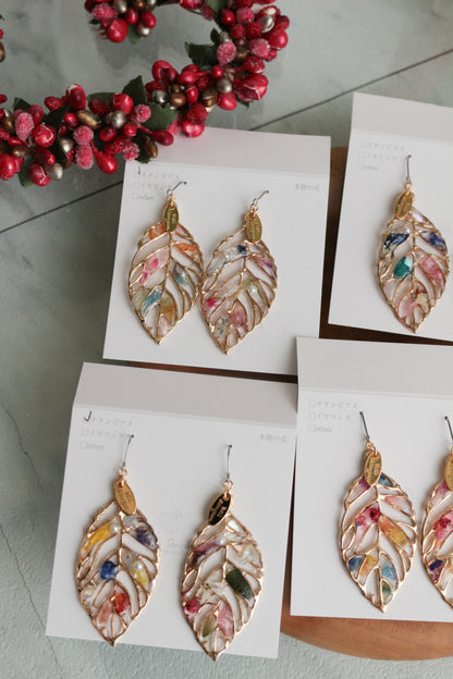 Leaf Earrings With Seasonal Flower Petals No.58 ピアスorイヤリング