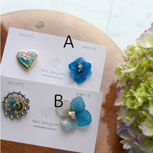 Blue Gradation Hydrangea and Flower Medallion チタンピアス　No.4