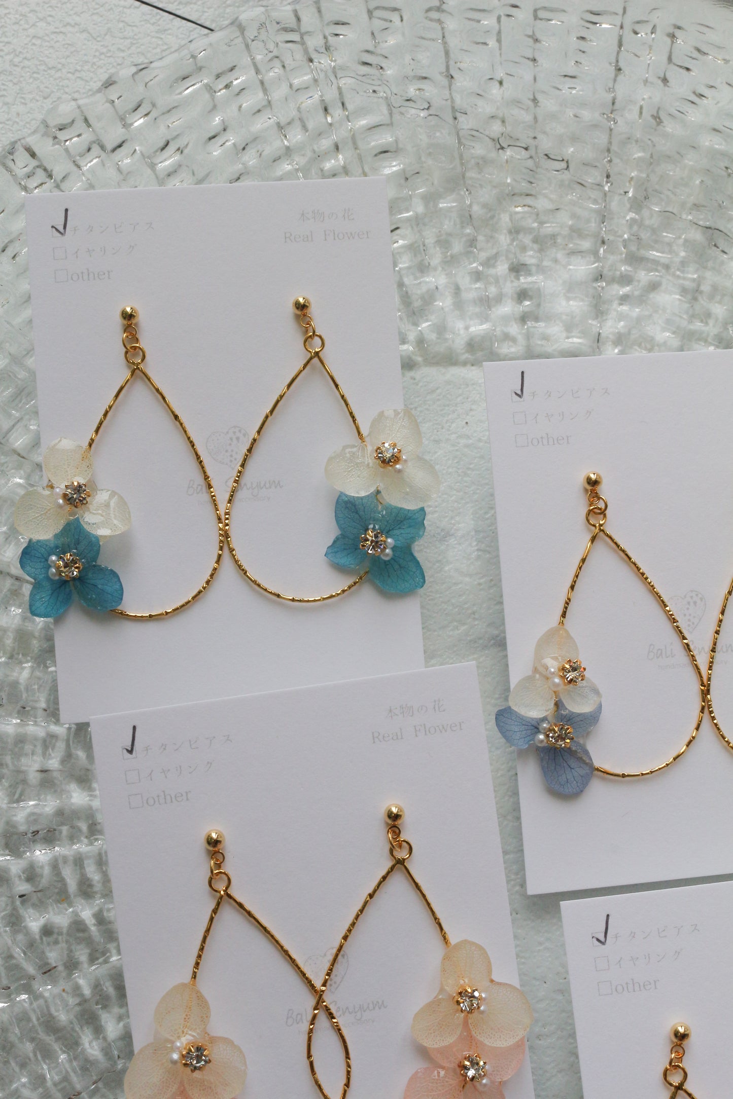 Teardrop Hoop Earrings with Hydrangeas No.22 ピアスorイヤリング