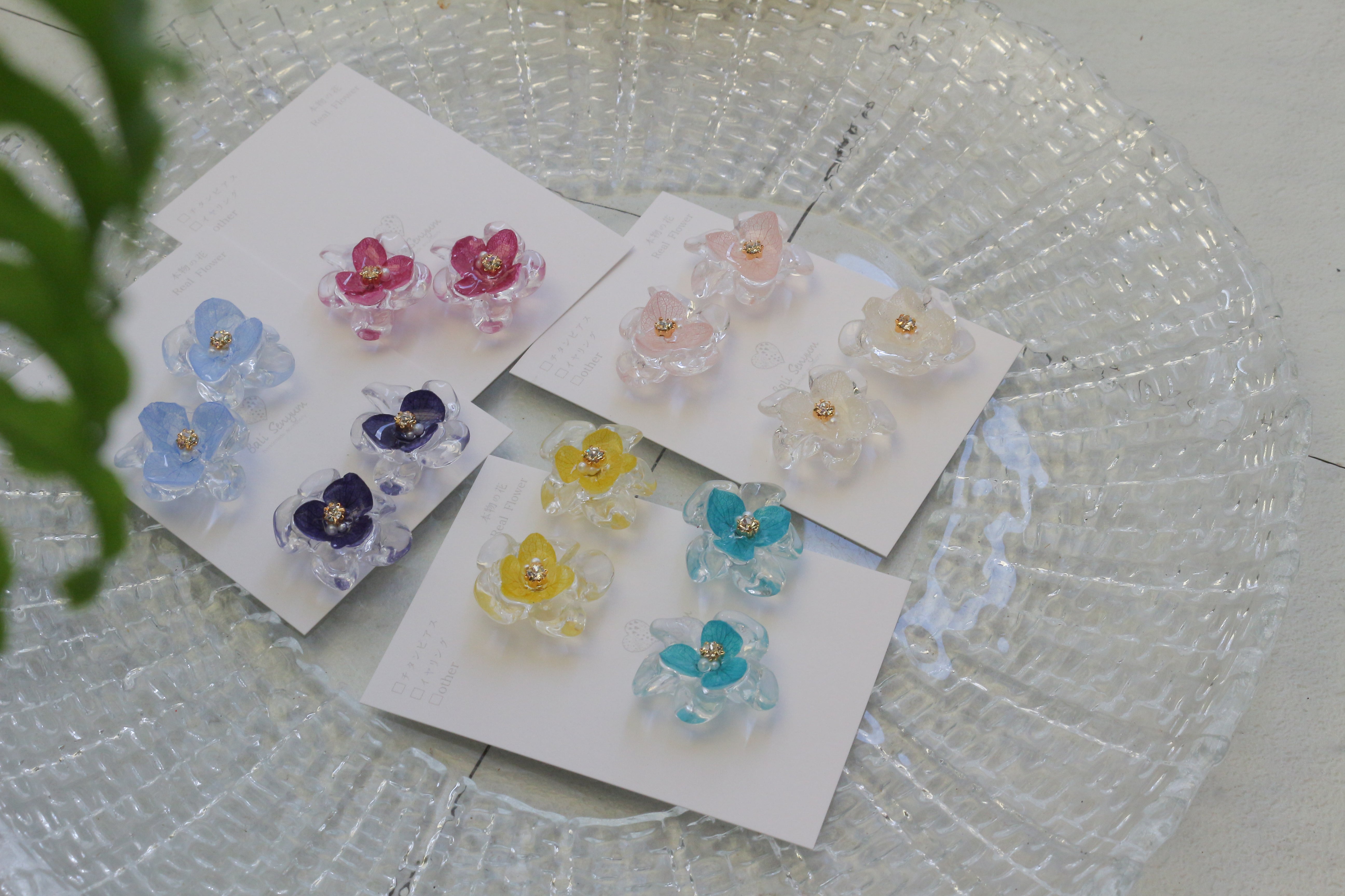 Clear Petals & Flower No.1 パーツ選べます。ピアス or イヤリング