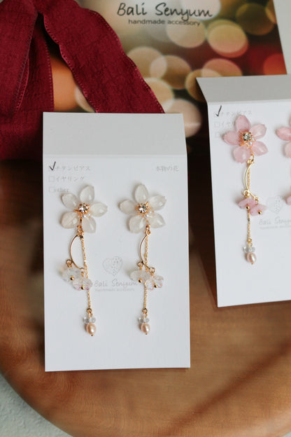 Someiyoshino Sakura Bouquet Earrings
