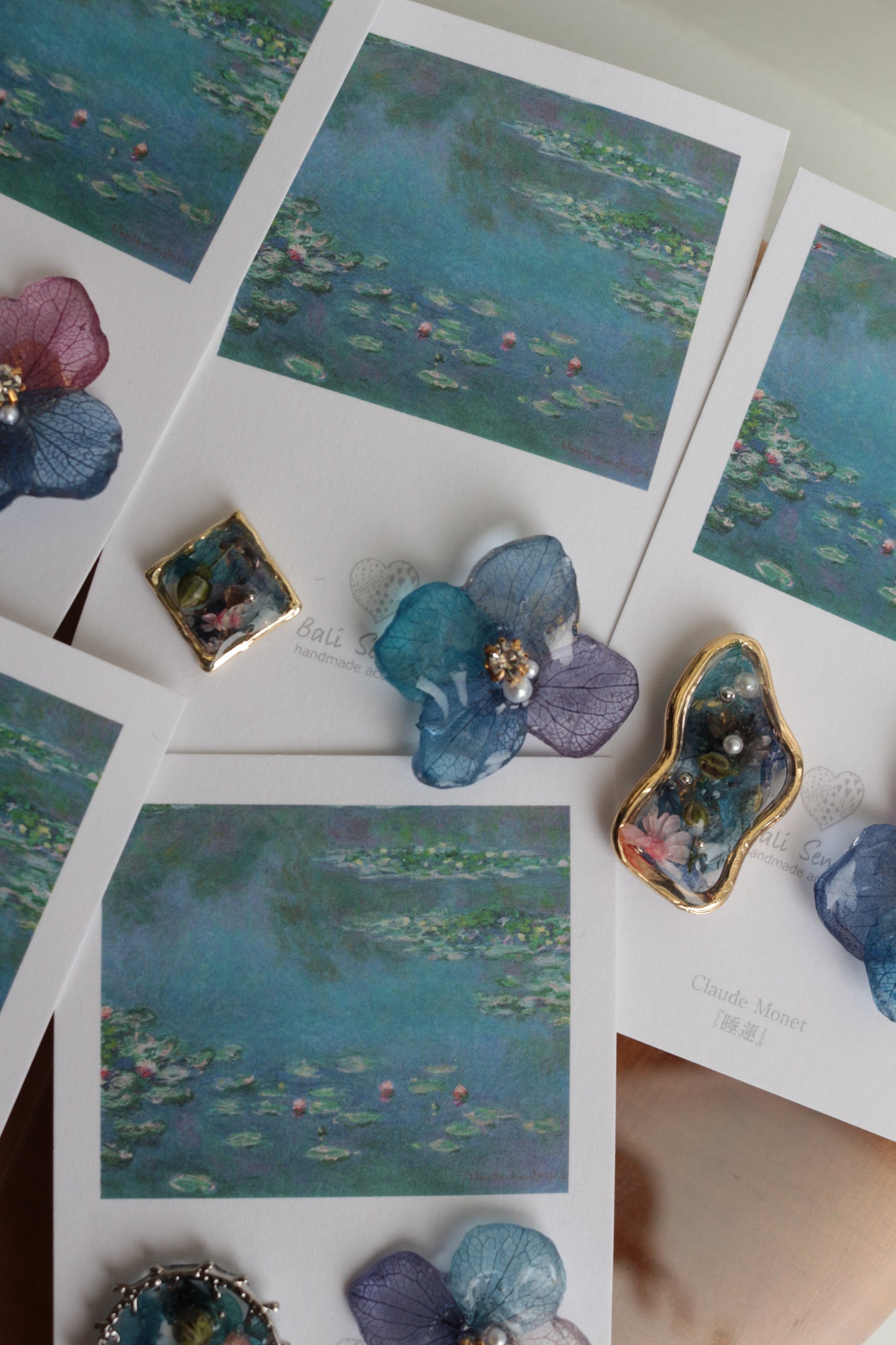 Monet's Water Lilies Inspired Flower and Medallion No.14イヤリング Clip-on 睡蓮