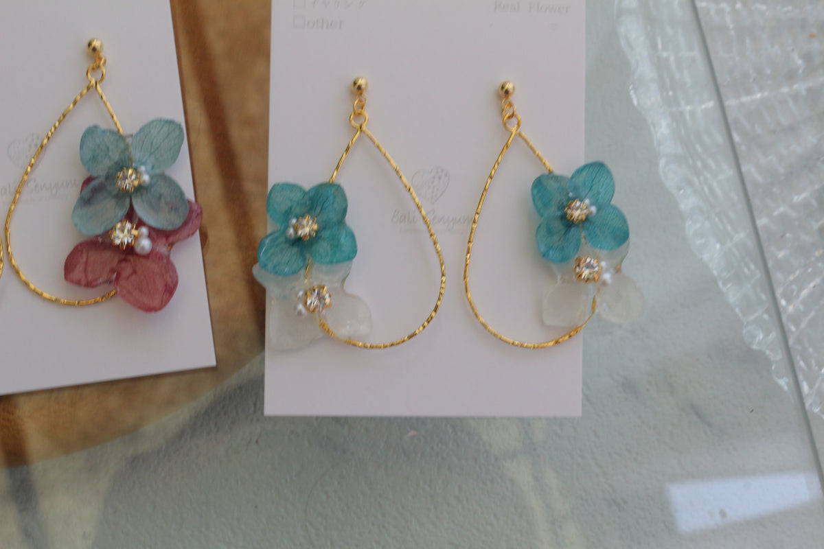Teardrop Hoop Earrings with Hydrangeas No.24 ピアスorイヤリング