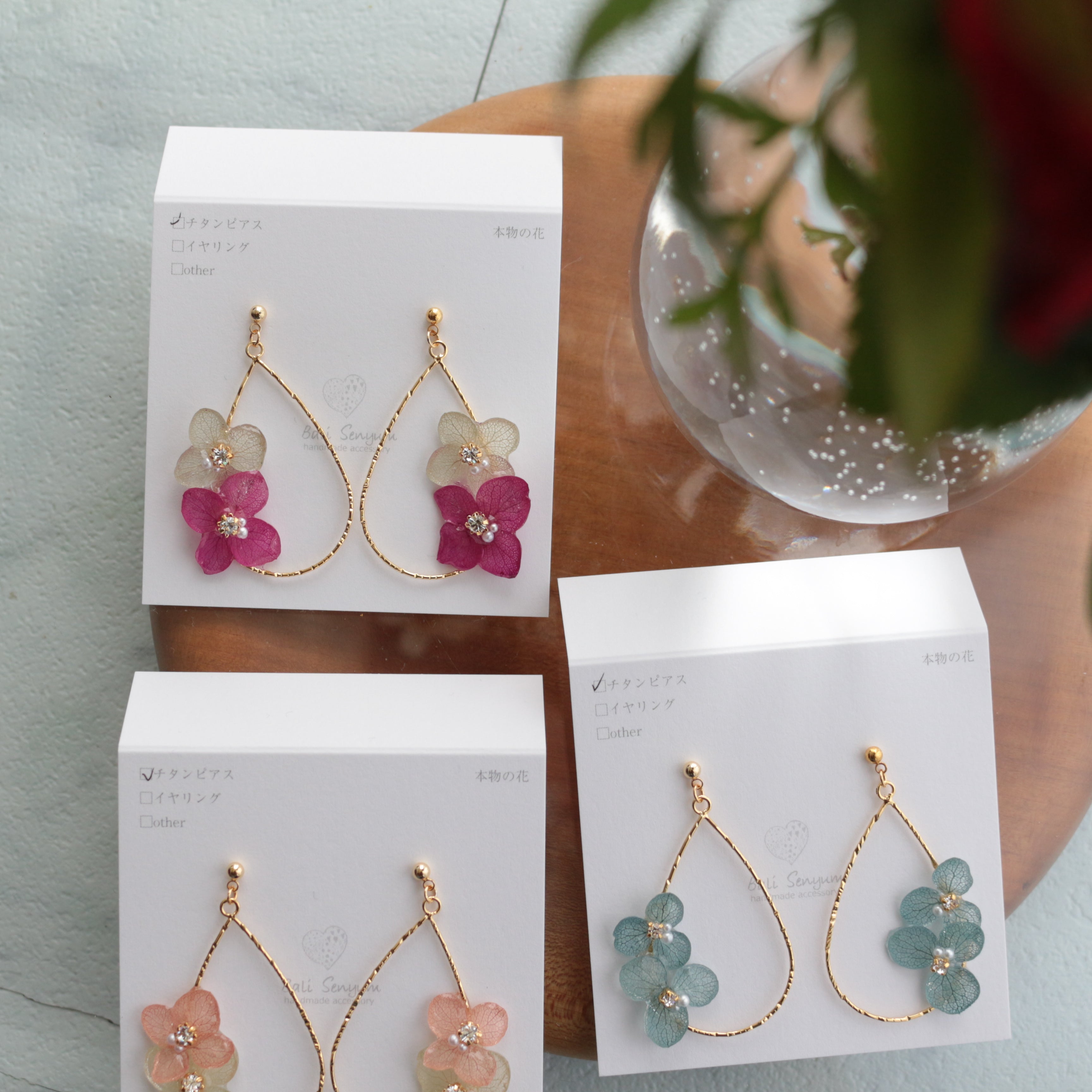 Teardrop Hoop Earrings with Hydrangeas No.18 – Balisenyum