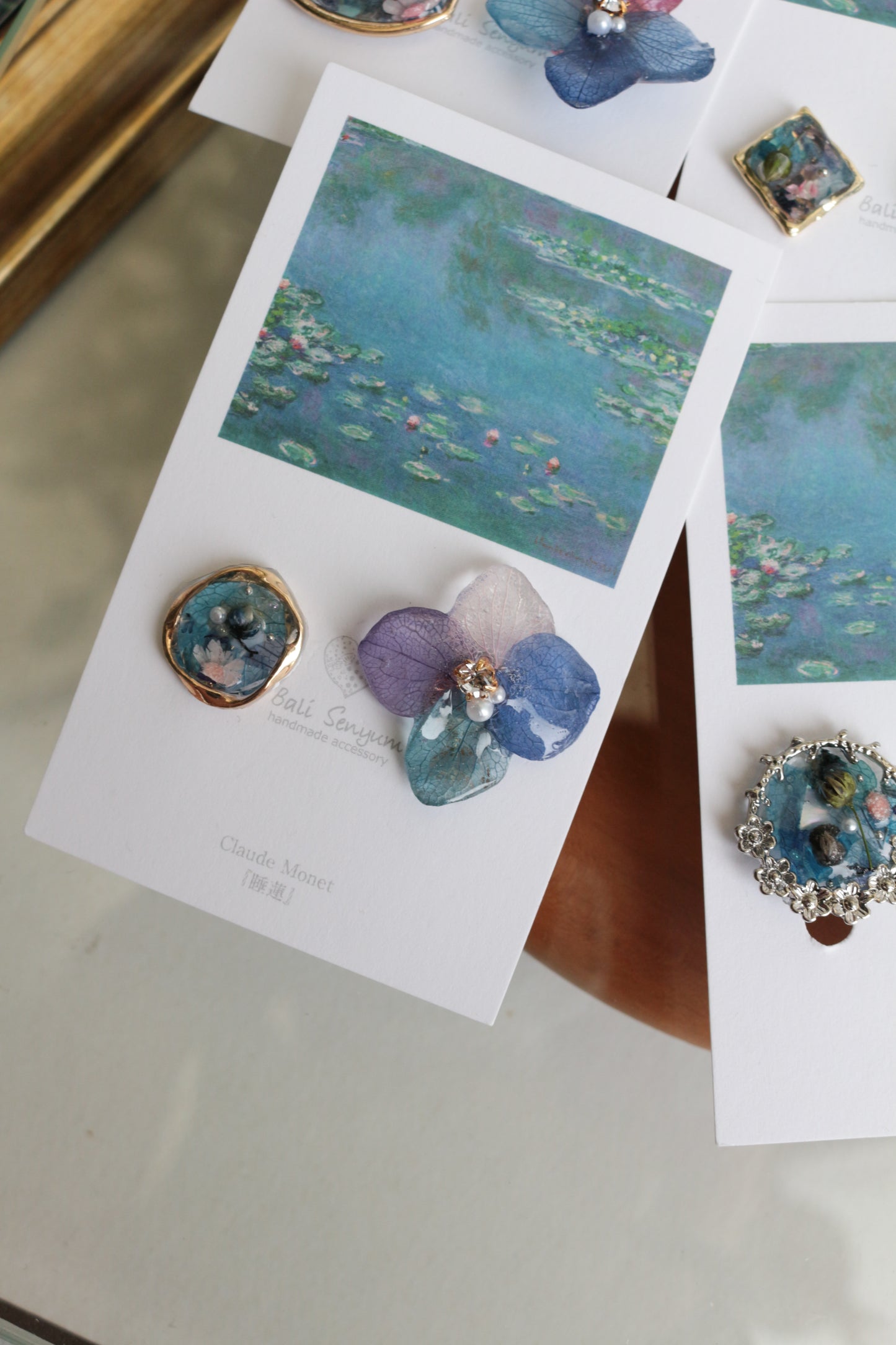 Monet's Water Lilies Inspired Flower and Medallion No.14イヤリング Clip-on 睡蓮