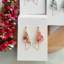 Triangular Floral Earrings With Seasonal Hydrangea No.28