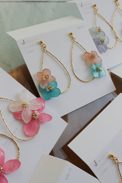 Teardrop Hoop Earrings with Hydrangeas No.20 ピアスorイヤリング