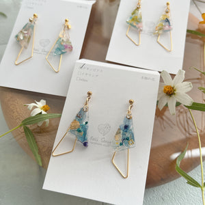 Triangular Floral Earrings With Seasonal Hydrangea No.26