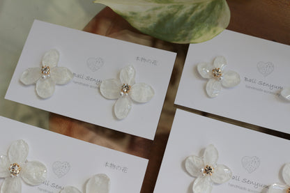 Hydrangea Petal  No.61 パーツ選べます。Clip-on or Titanium Pierce