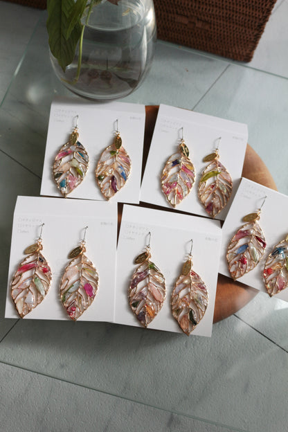 Leaf Earrings With Seasonal Flower Petals No.61 ピアスorイヤリング
