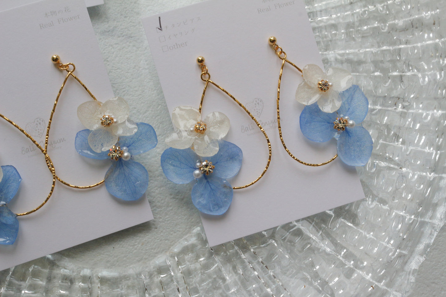 Teardrop Hoop Earrings with Hydrangeas No.22 ピアスorイヤリング