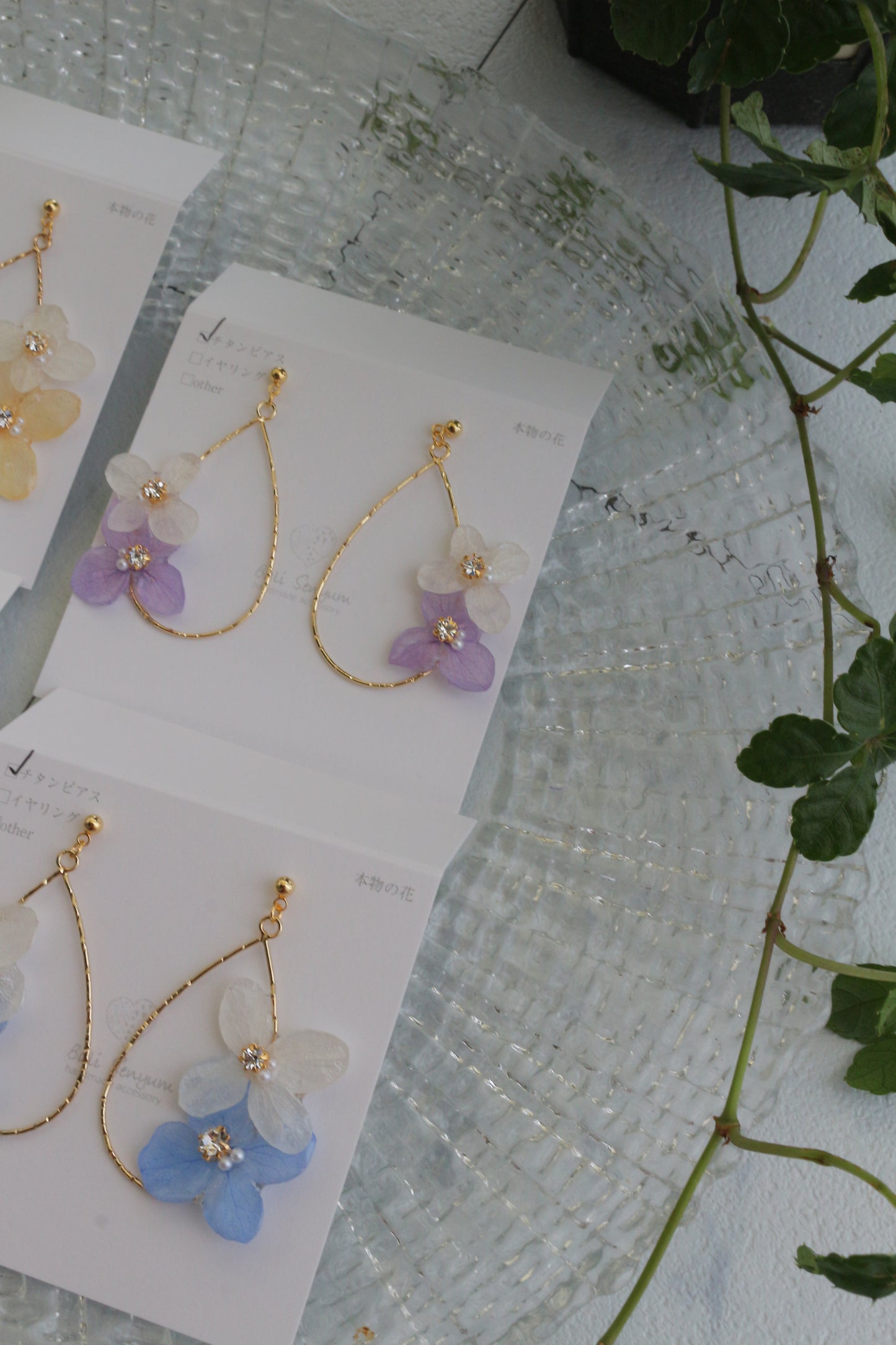 Teardrop Hoop Earrings with Hydrangeas No.21 ピアスorイヤリング