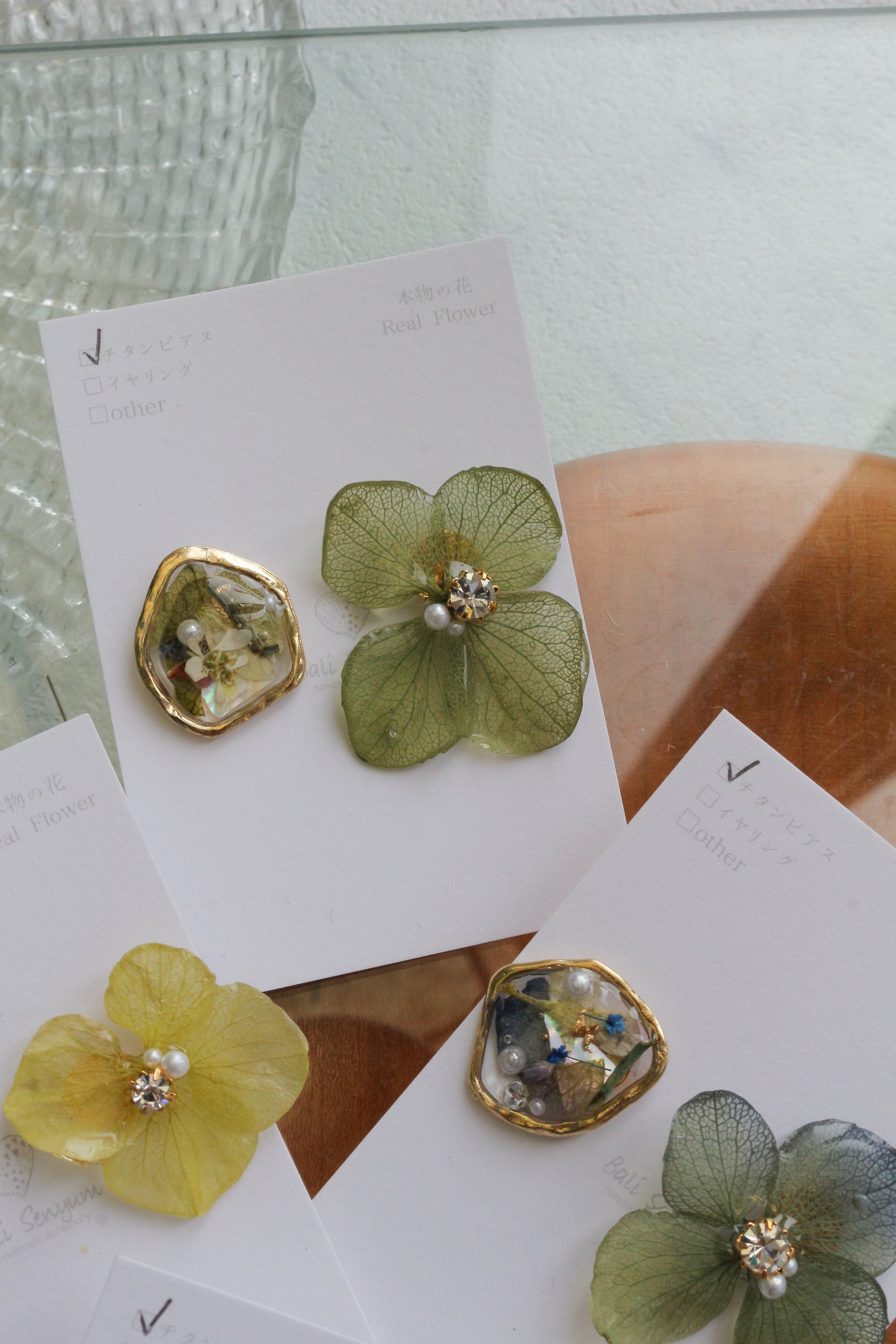 Hydrangea and Flower Medallion チタンピアス Titanium Pierce Earring No.17