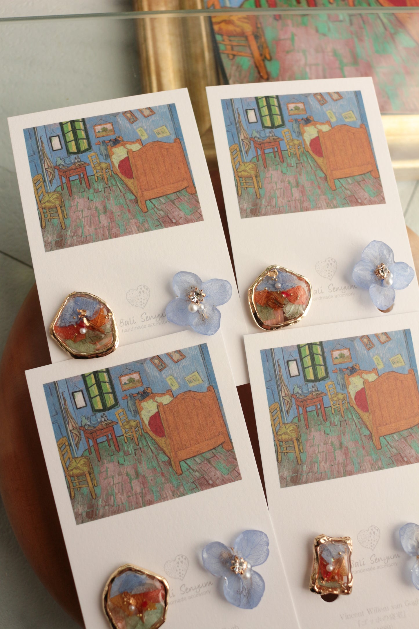 Gogh Inspired Flower and Medallion No.4イヤリング Clip-on ゴッホの寝室