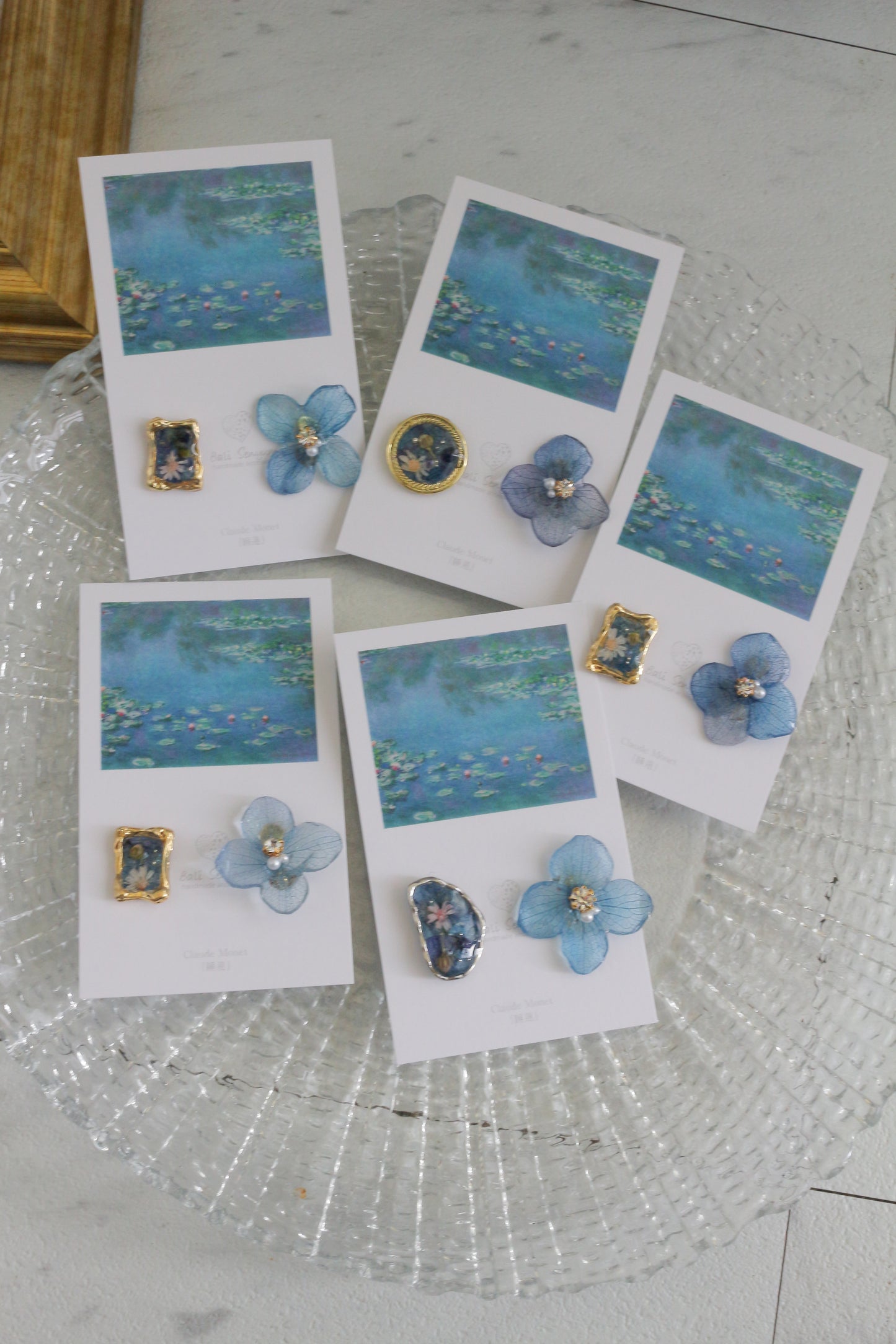 Monet's Water Lilies Inspired Flower and Medallion No.30 イヤリング Clip-on 睡蓮