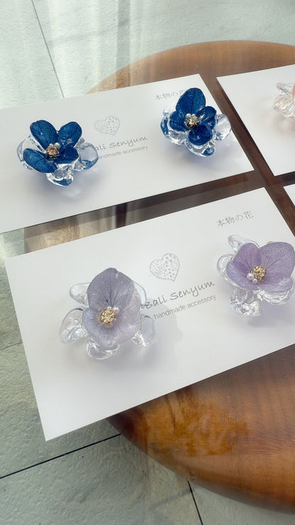 Clear Petals & Flower No.14パーツ選べます。Clip-on or Titanium Pierce