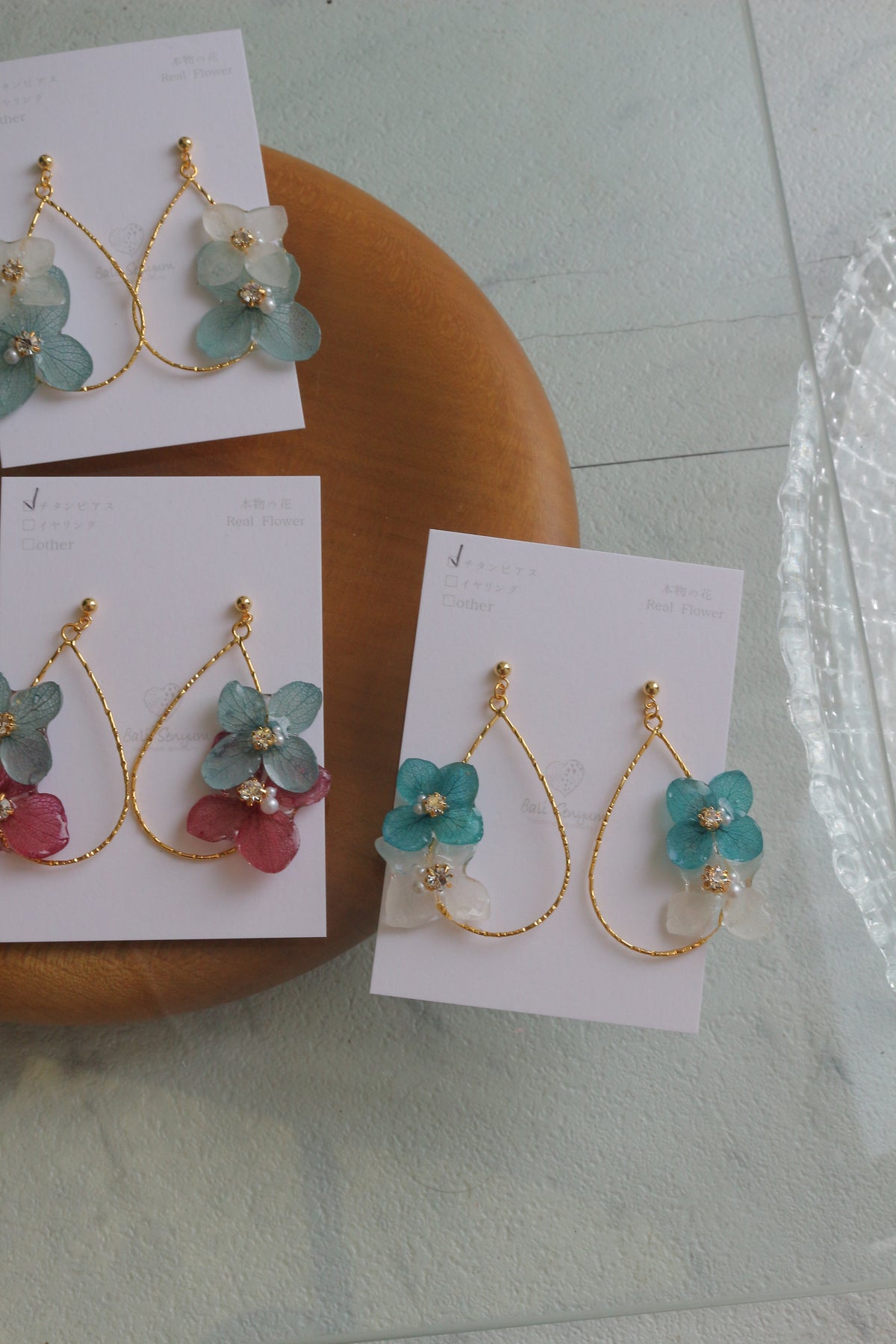 Teardrop Hoop Earrings with Hydrangeas No.24 ピアスorイヤリング