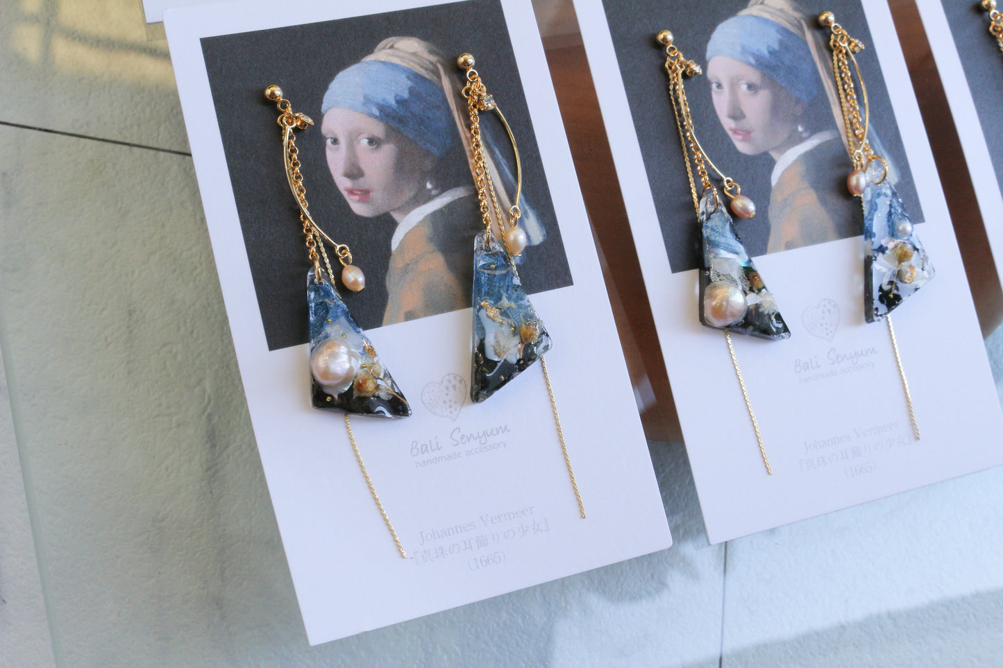 Johannes Vermeer Inspired Triangular Floral Earrings-真珠の耳飾りの少女