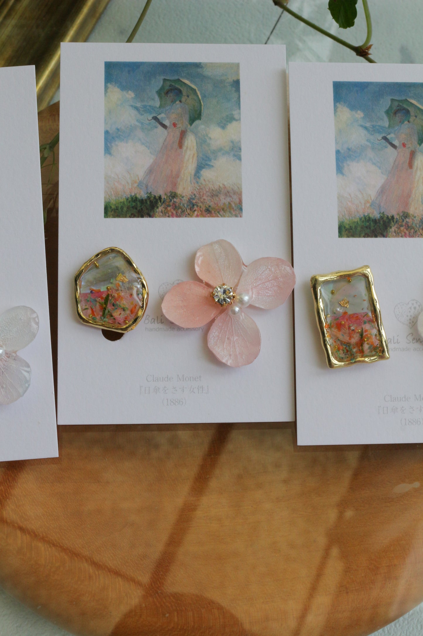 Monet Inspired Flower Earrings No.15 イヤリングClip-on 日傘をさす女性