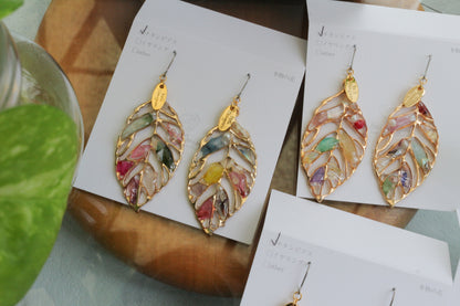 Leaf Earrings With Seasonal Flower Petals No.66 ピアスorイヤリング