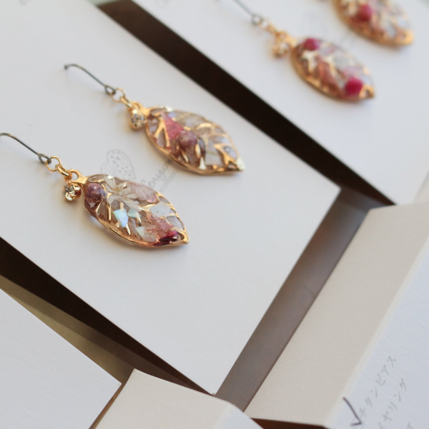 Small Leaf Earrings With Seasonal Flower Petals No.8 ピアス or イヤリング
