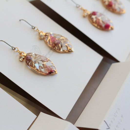 Small Leaf Earrings With Seasonal Flower Petals No.8 ピアス or イヤリング
