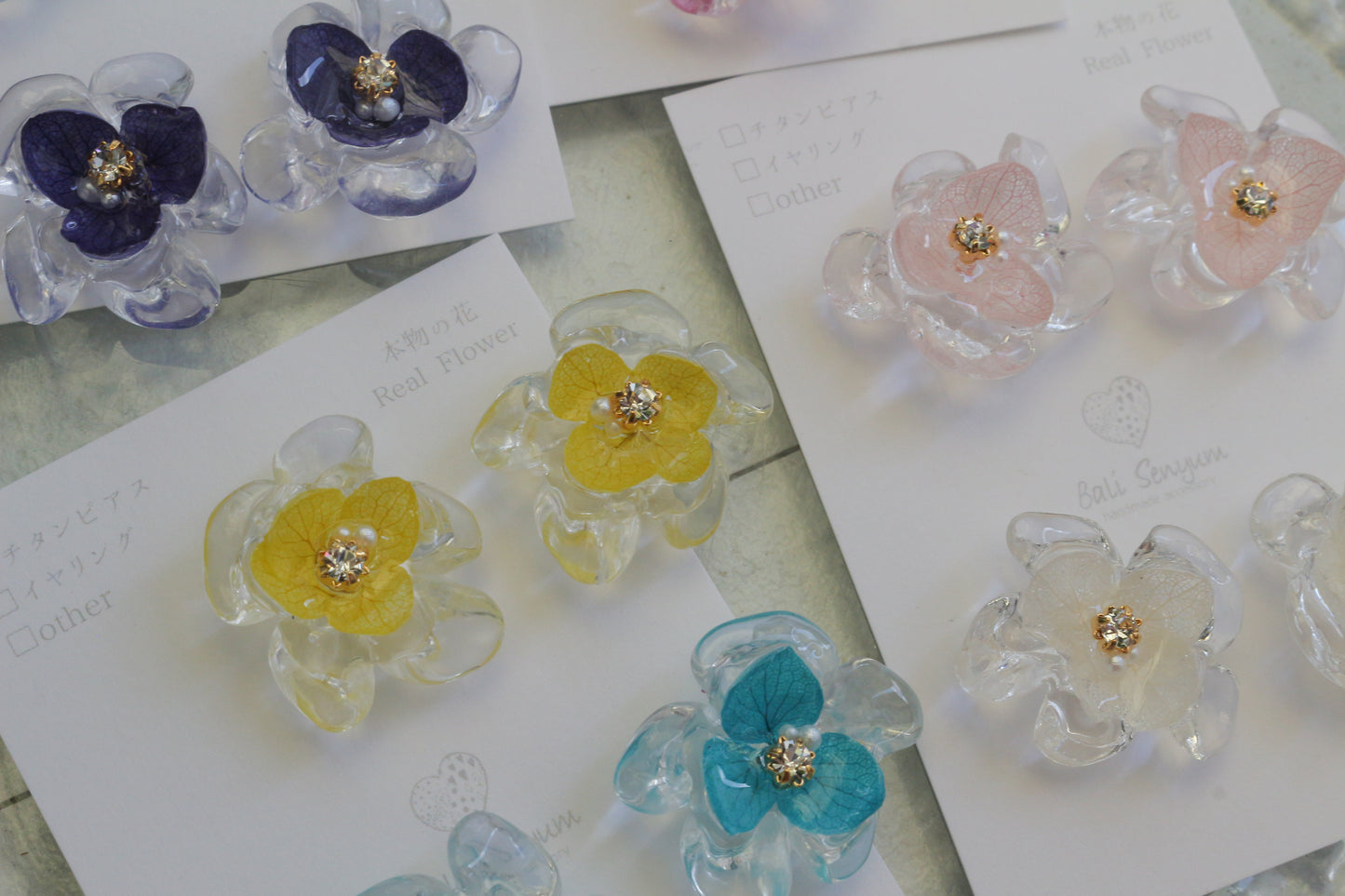 Clear Petals & Flower No.1 パーツ選べます。ピアス  or イヤリング