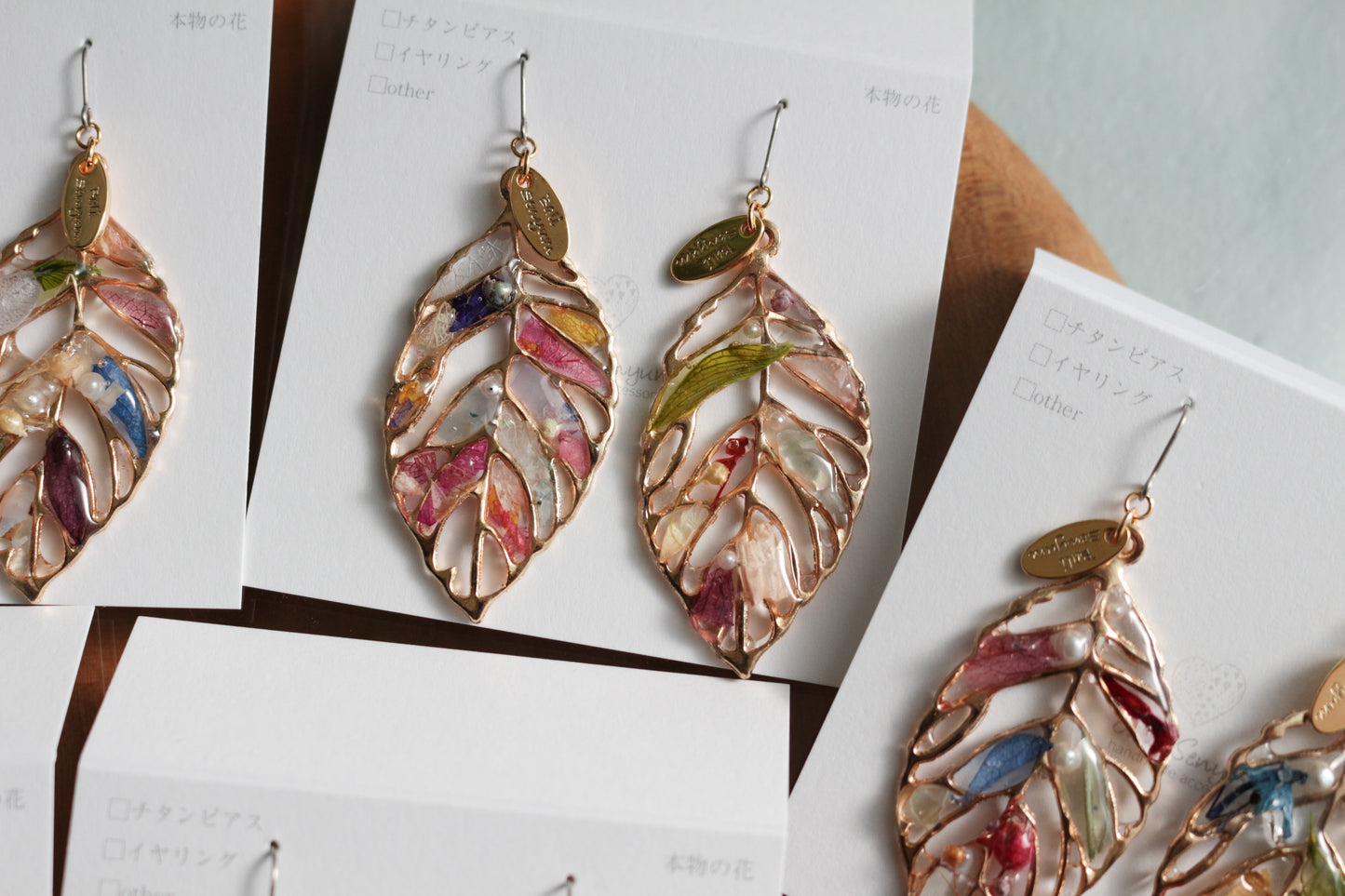 Leaf Earrings With Seasonal Flower Petals No.61 ピアスorイヤリング