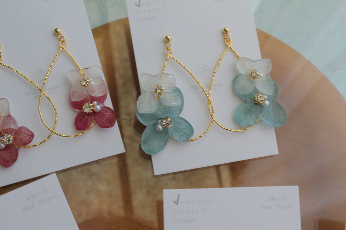 Teardrop Hoop Earrings with Hydrangeas No.24 ピアスorイヤリング