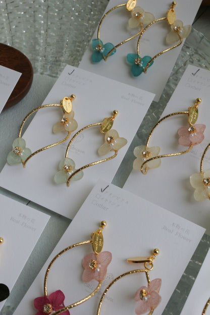 Twisted Tear-Drop Hoop Earrings with Hydrangeas No.1 ピアスorイヤリング