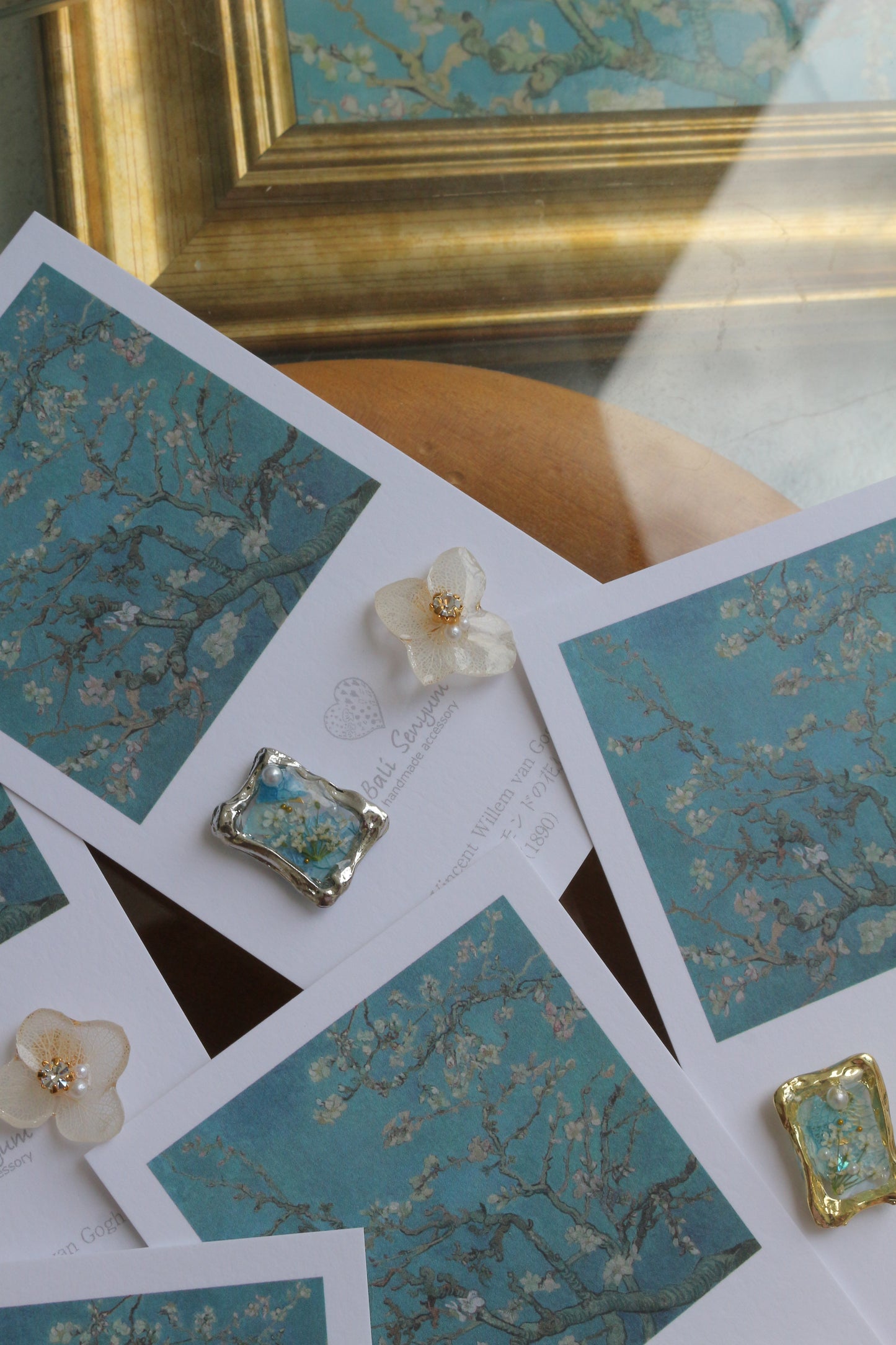 Gogh Inspired Flower and Medallion No. 1 Pierceチタンピアス - アーモンドの花
