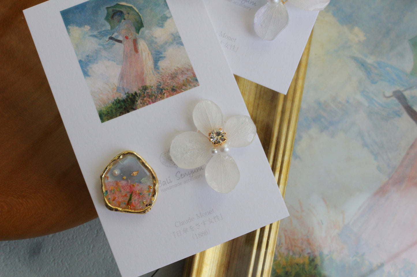 Monet Inspired Flower Earrings No.13 イヤリングClip-on 日傘をさす女性