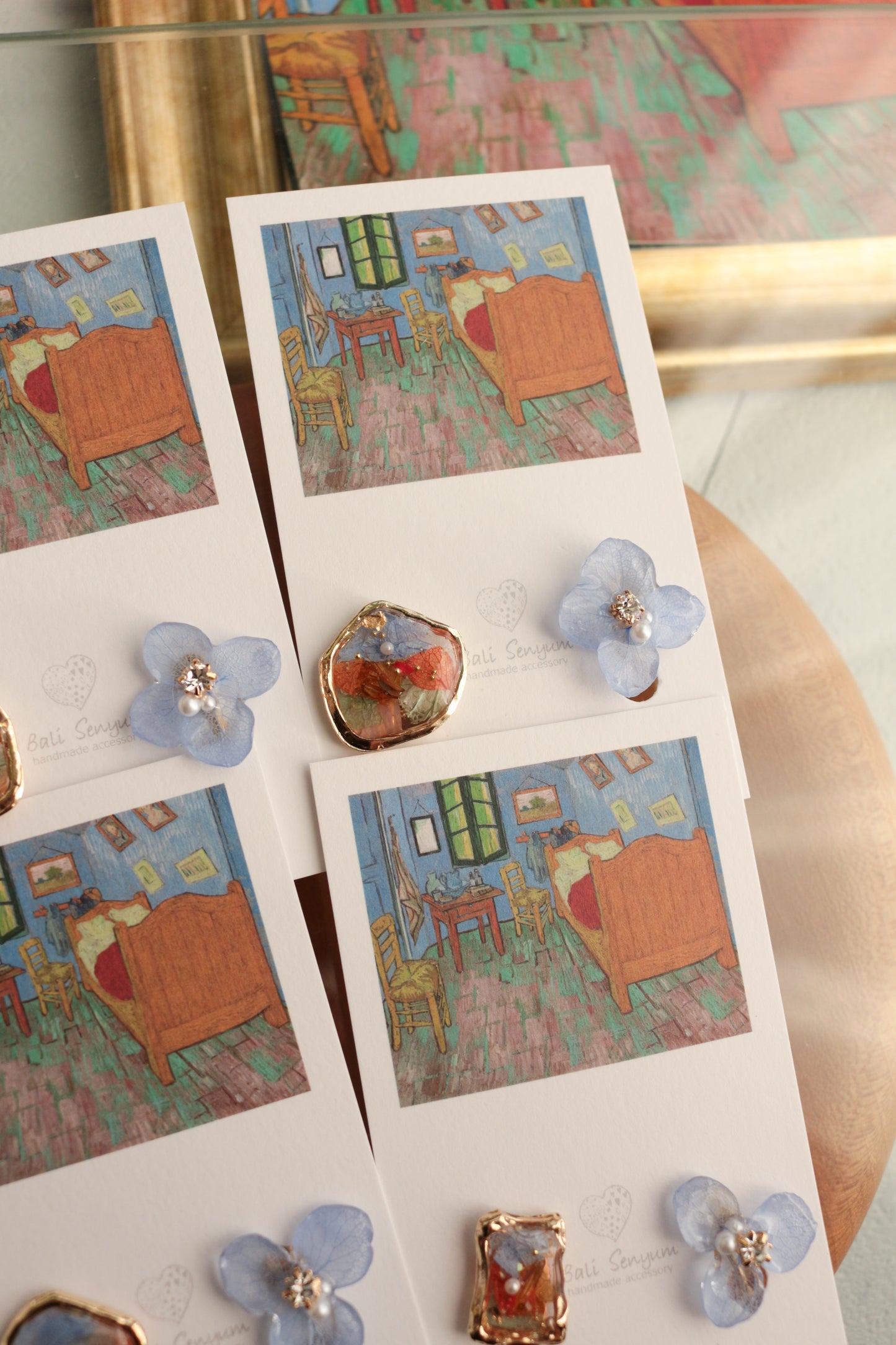 Gogh Inspired Flower and Medallion No.4イヤリング Clip-on ゴッホの寝室