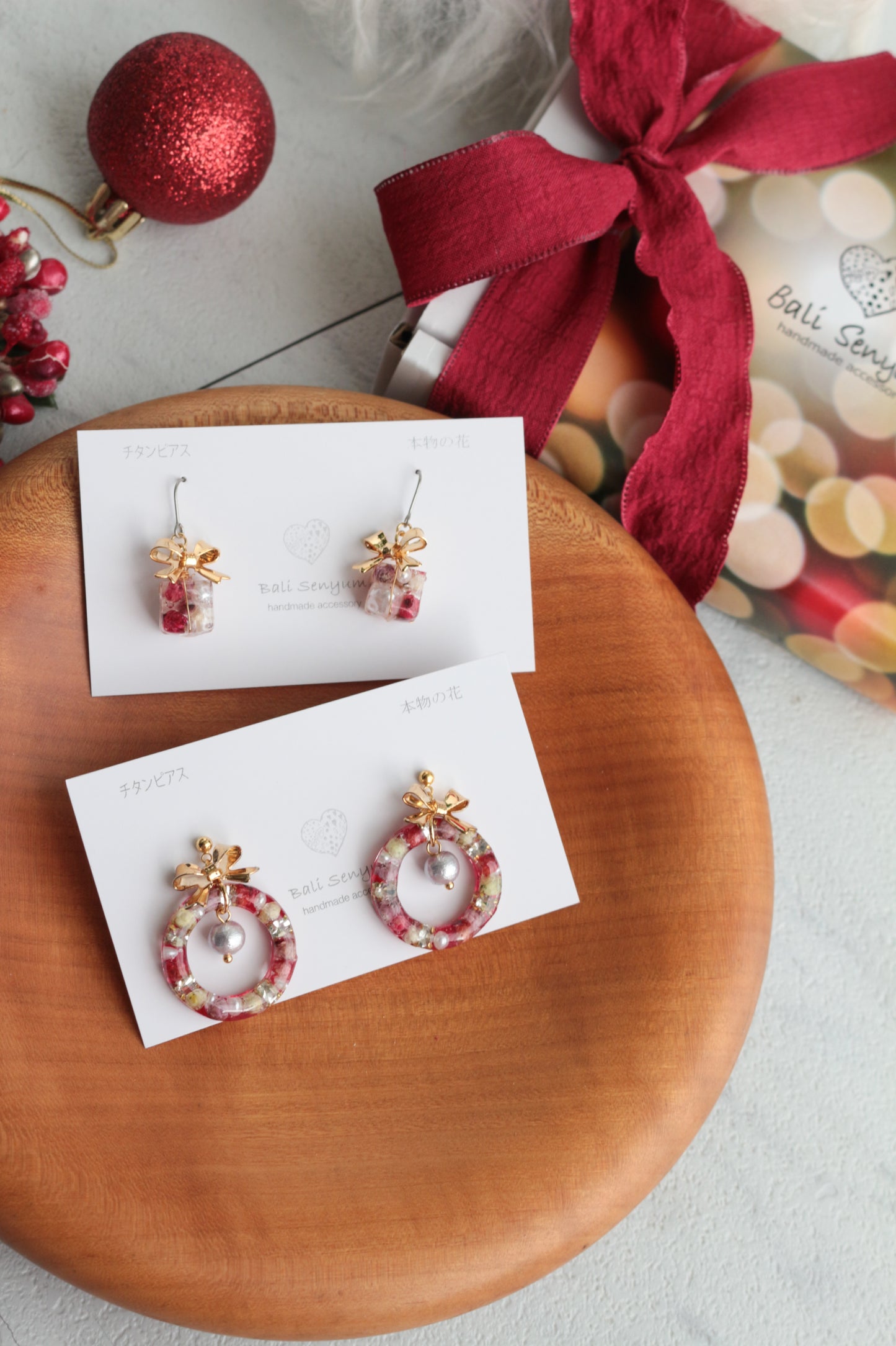 Christmas Gift Earring - White  Christmas #24