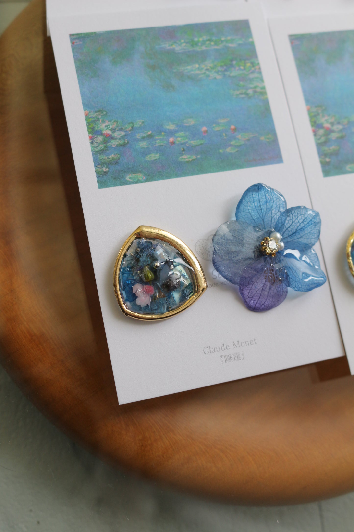 Monet's Water Lilies Inspired Flower and Medallion No.10 イヤリング Clip-on 睡蓮