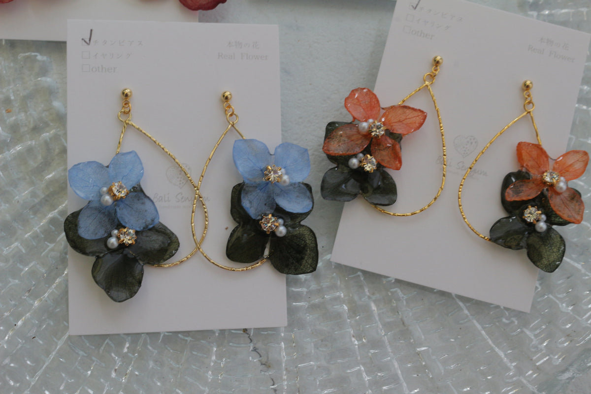 Teardrop Hoop Earrings with Hydrangeas No.24 ピアスorイヤリング