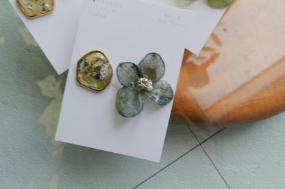 Hydrangea and Flower Medallion チタンピアス Titanium Pierce Earring No.17