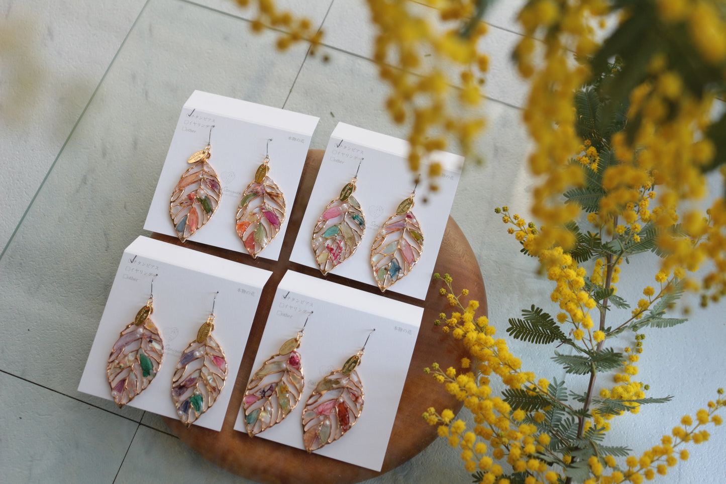 Leaf Earrings With Seasonal Flower Petals No.64 ピアスorイヤリング
