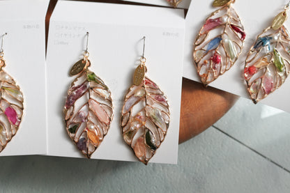 Leaf Earrings With Seasonal Flower Petals No.61 ピアスorイヤリング