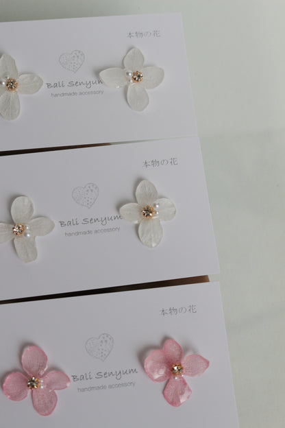 Hydrangea Petal  No.59 パーツ選べます。Clip-on or Titanium Pierce