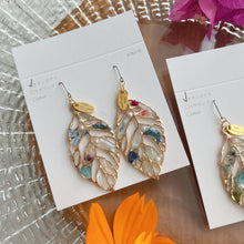 Leaf Earrings With Seasonal Flower Petals No.31