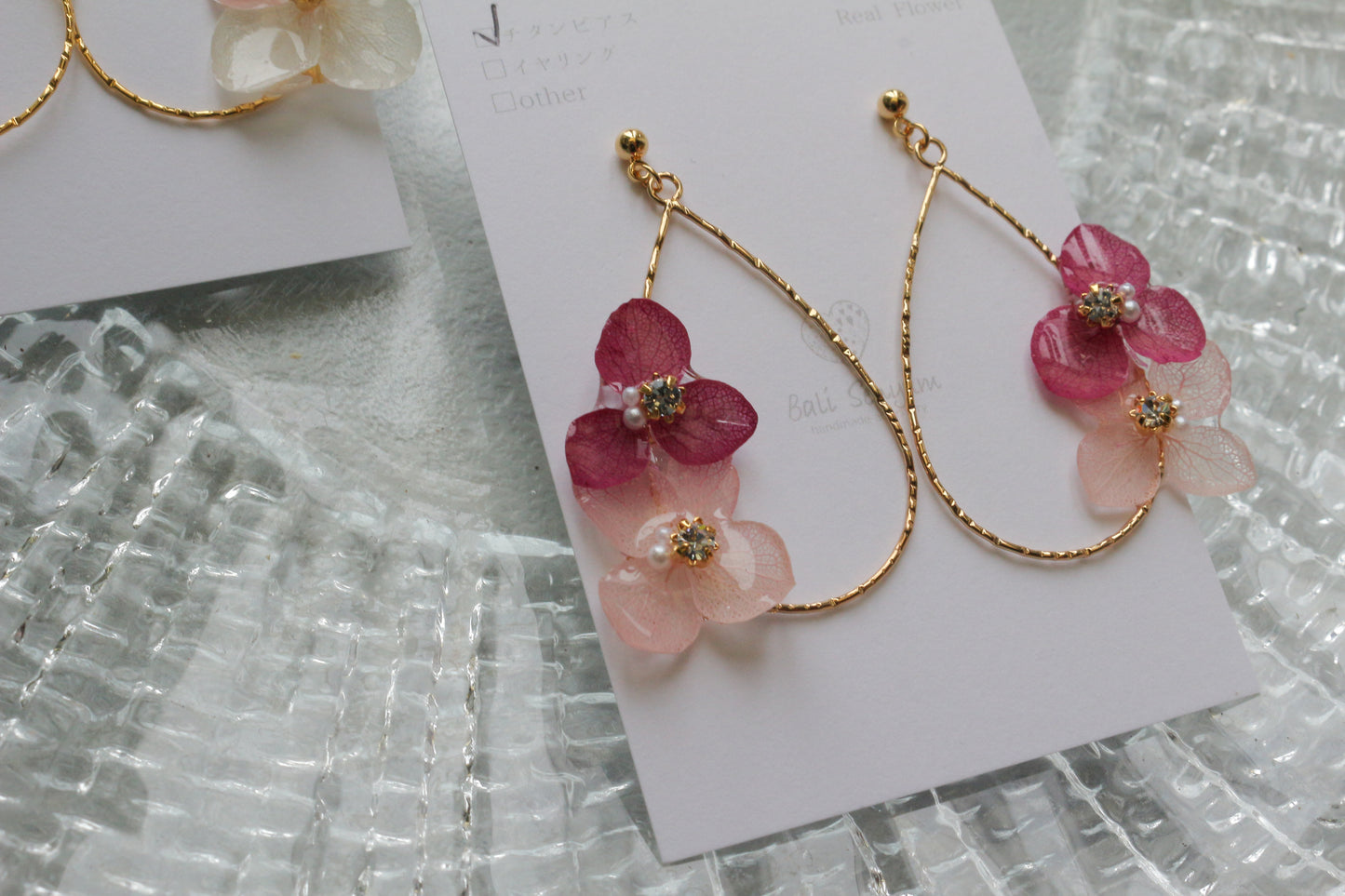 Teardrop Hoop Earrings with Hydrangeas No.22 ピアスorイヤリング
