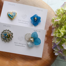 Blue Gradation Hydrangea and Flower Medallion チタンピアス　No.4