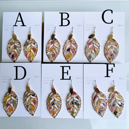 Leaf Earrings With Seasonal Flower Petals No.48 ピアスorイヤリング