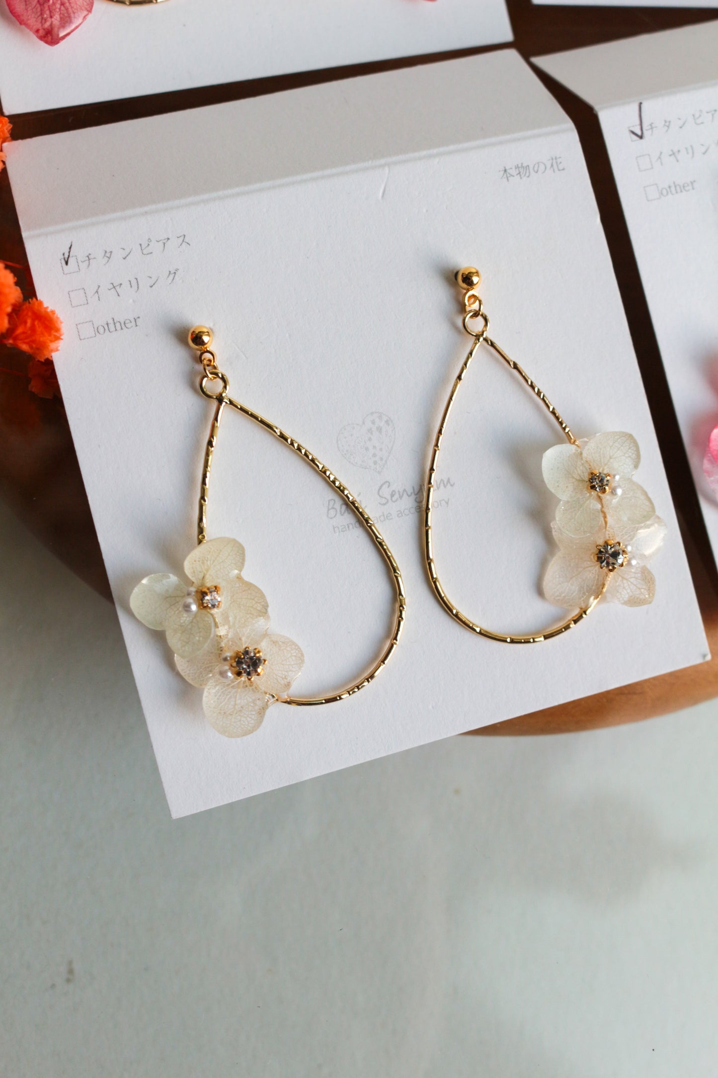 Teardrop Hoop Earrings with Hydrangeas No.17