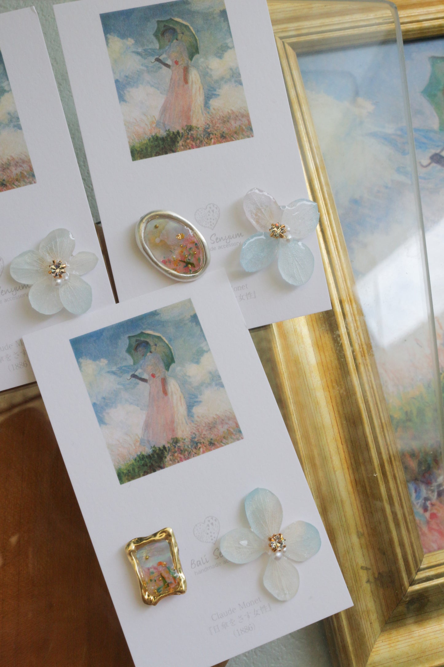 Monet Inspired Flower Earrings No.17 ピアスTitanium Pierce 日傘をさす女性