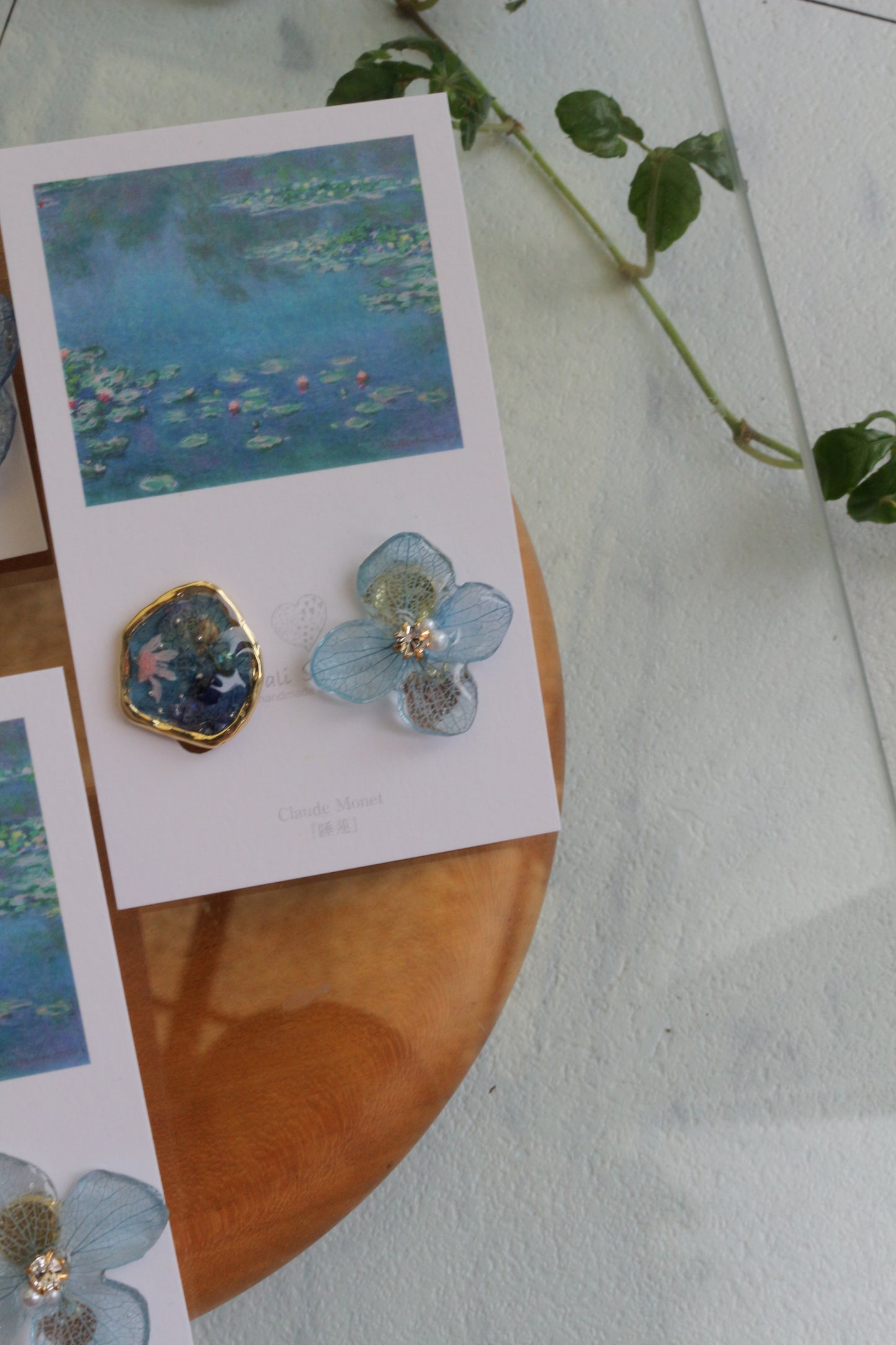 Monet's Water Lilies Inspired Flower and Medallion No.26 イヤリング Clip-on 睡蓮
