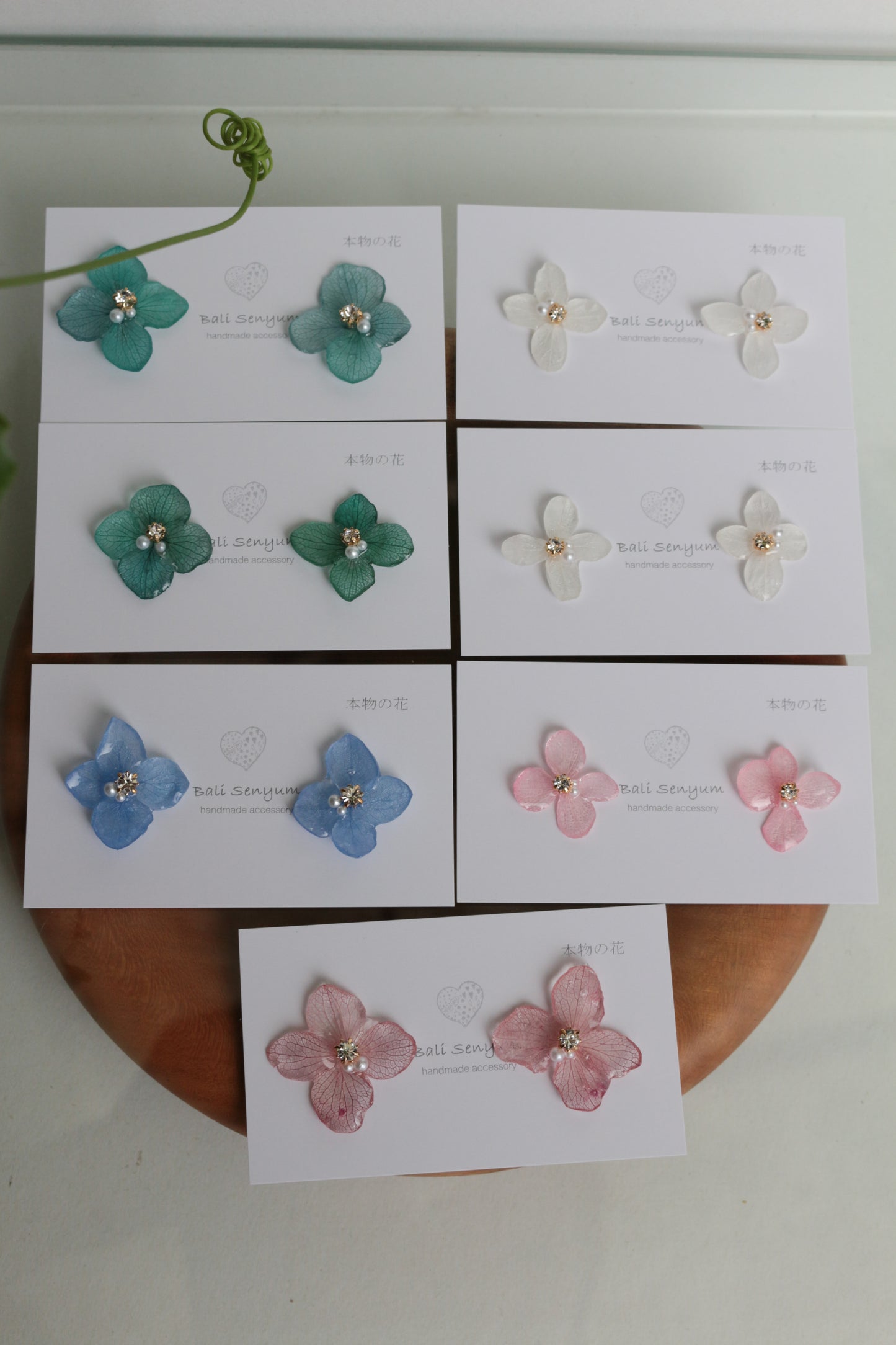Hydrangea Petal  No.59 パーツ選べます。Clip-on or Titanium Pierce