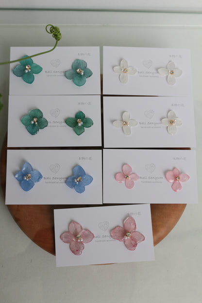 Hydrangea Petal  No.59 パーツ選べます。Clip-on or Titanium Pierce