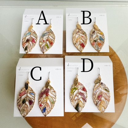 Leaf Earrings With Seasonal Flower Petals No.54 ピアスorイヤリング